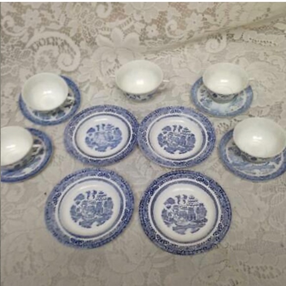 (SOLD) 1950s 13-pc Ideal Blue Willow, Child’s Tea Set - Picture 8 of 8